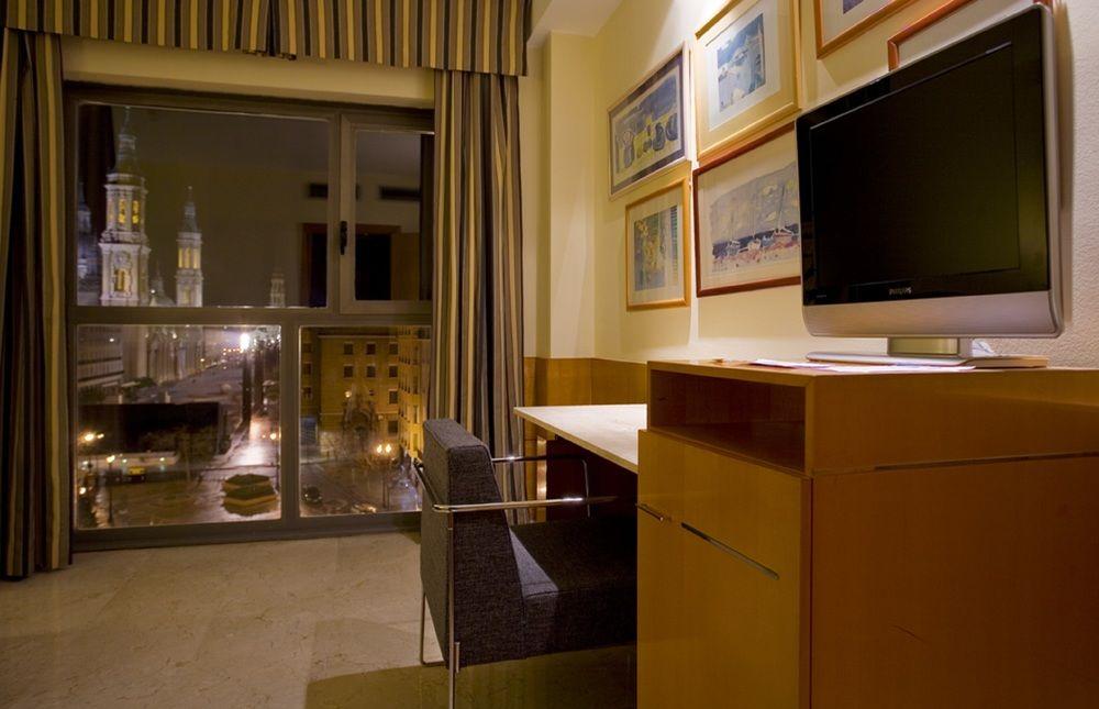 Nh Ciudad De Zaragoza Hotel Kültér fotó