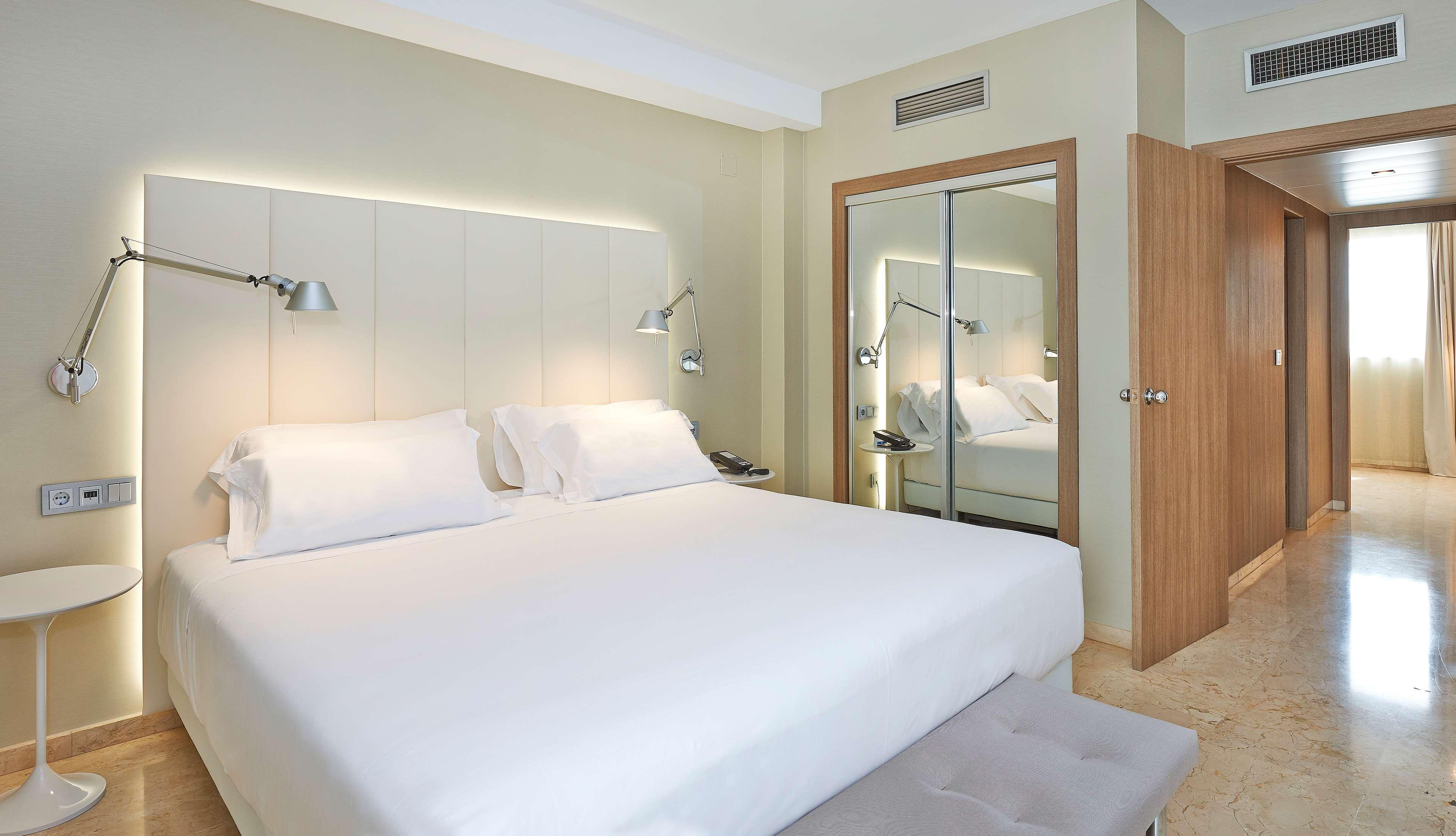 Nh Ciudad De Zaragoza Hotel Kültér fotó