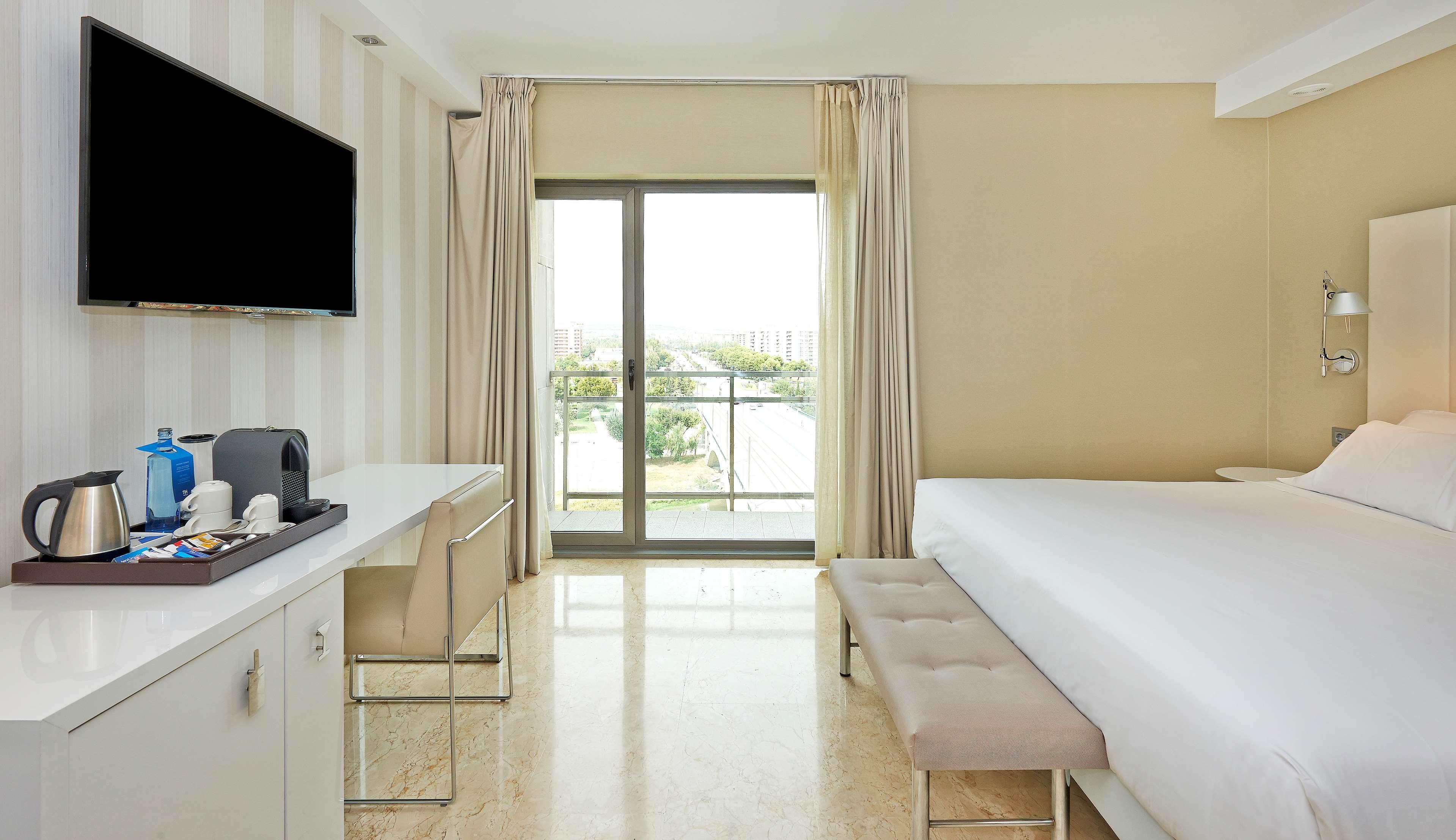 Nh Ciudad De Zaragoza Hotel Kültér fotó
