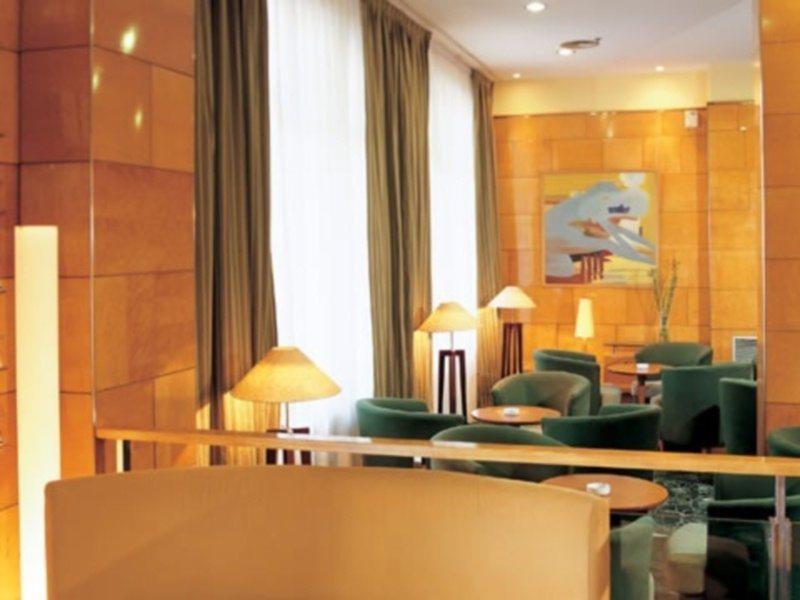 Nh Ciudad De Zaragoza Hotel Beltér fotó